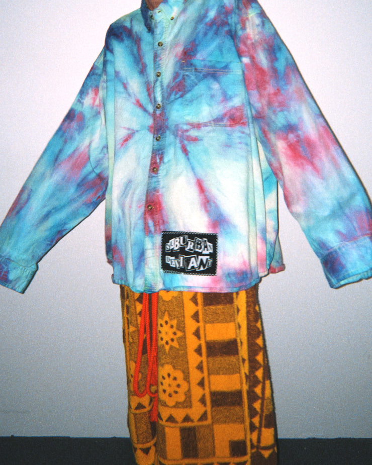 FIRST KISS BUTTON DOWN